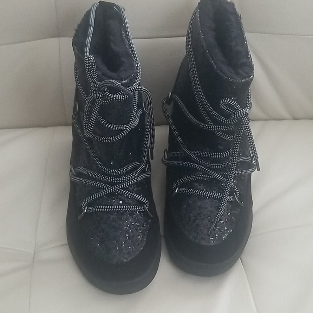 Juicy Couture faux fur lining booties NWOT